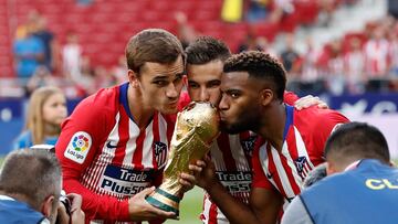Griezmann, Lucas y Lemar celebran su título Mundial con el Atlético.