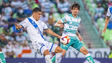 (L-R), Maximiliano Araujo of Puebla and Carlos Emilio Ortintia of Santos during the game Santos vs Puebla, corresponding to the 17th round match of the Torneo Guard1anes Clausura 2021 of the Liga BBVA MX, at TSM Corona Stadium, on May 02, 2021.
<br