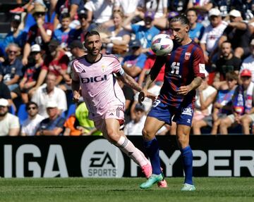 Tanto monta, monta tanto. Borja Bastón culminó el trabajo de su compañero Paulino de la Fuente, anotando casi de manera idéntica el tercer gol del Oviedo. Recordemos que el delantero ya había asistido al centrocampista en el segundo tanto de los asturianos.