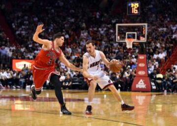 Goran Dragic presiona a Doug McDermott.