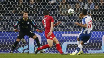 Golazo de 'Tecatito' y Porto avanza segundo en Champions