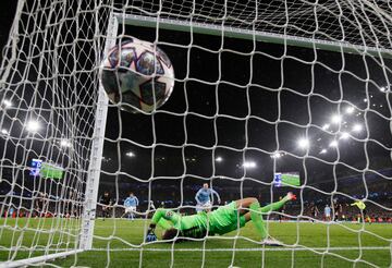 1-0. Erling Haaland marca de penalti el primer tanto en el minuto 22 de partido.