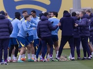El FC Barcelona durante el entrenamiento de ayer.