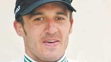 <b>VENCEDOR. </b>Popovych celebra su triunfo final en el podio de Sants.