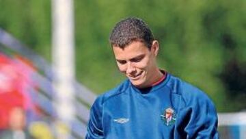 <b>REFUERZO EN LA PORTERÍA. </b>El guardameta sevillano cubrirá la vacante de Xavi Oliva.