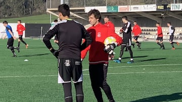 La plantilla del Escobedo, en un entrenamiento de esta semana en el Eusebio Arce.