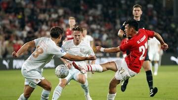 PSV Eindhoven Mexico's forward #22 Hirving Lozano shoots the ball during the Dutch Eredivisie match between PSV Eindhoven and NEC Nijmegen at the Phillips stadium in Eindhoven, on September 16, 2023. (Photo by Bart Stoutjesdijk / ANP / AFP) / Netherlands OUT