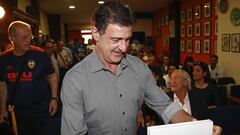 24/05/19  VALENCIA CF INAUGURACION  PE&Ntilde;A VALENCIANISTA NO NI NA SEVILLA
 CASA REGIONAL VALENCIANA
 MARIO ALBERTO KEMPES
 
 
 
 
 
 
 
 
 
 
 
 
 
 
 