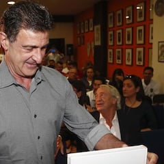 Kempes: "Al Valencia lo desarmaron de un plumazo, pero no descenderá"