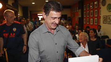 24/05/19  VALENCIA CF INAUGURACION  PE&Ntilde;A VALENCIANISTA NO NI NA SEVILLA
 CASA REGIONAL VALENCIANA
 MARIO ALBERTO KEMPES
 
 
 
 
 
 
 
 
 
 
 
 
 
 
 