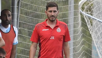 V&aacute;zquez, nuevo entrenador del Real Madrid Juvenil B, en un partido de Tercera Divisi&oacute;n con el Uni&oacute;n Adarve.