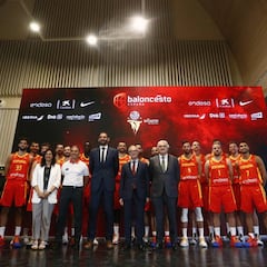 España se presenta e inicia su camino hacia el Mundial