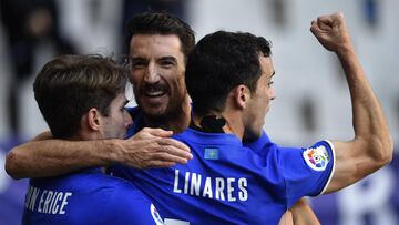 Jugadores del Oviedo celebran un gol en el Carlos Tartiere ante el Valladolid