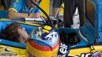 <B>SEGURIDAD. </B>Briatore apela a la seguridad de sus pilotos y a la opinión de Michelin para no correr en Indianápolis.