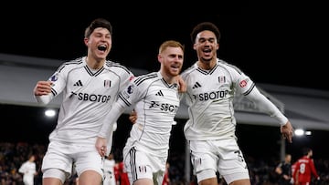 Soccer Football - Premier League - Fulham v Liverpool - Craven Cottage, London, Britain - January 4, 2026 Fulham's Harrison Reed celebrates scoring their second goal with Fulham's Jorge Cuenca and Fulham's Antonee Robinson Action Images via Reuters/Andrew Couldridge EDITORIAL USE ONLY. NO USE WITH UNAUTHORIZED AUDIO, VIDEO, DATA, FIXTURE LISTS, CLUB/LEAGUE LOGOS OR 'LIVE' SERVICES. ONLINE IN-MATCH USE LIMITED TO 120 IMAGES, NO VIDEO EMULATION. NO USE IN BETTING, GAMES OR SINGLE CLUB/LEAGUE/PLAYER PUBLICATIONS. PLEASE CONTACT YOUR ACCOUNT REPRESENTATIVE FOR FURTHER DETAILS..