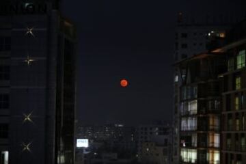 La superluna en Daca, la capital de Banglad¨¦s.