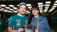 Aitana Ocaña da una sorpresa a Fernando Alonso durante el GP de México