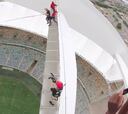 ¡Se tira desde lo más alto en un estadio del Mundial de Sudáfrica!