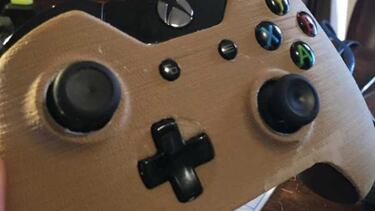 Así es el mando de Xbox One construido con madera