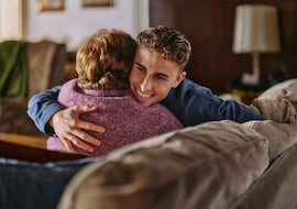 El jugador del FC Barcelona Fermín López se pasa a la publicidad: así es el emotivo anuncio que ha grabado con su abuela Loli