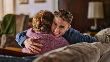 El jugador del FC Barcelona Fermín López se pasa a la publicidad: así es el emotivo anuncio que ha grabado con su abuela Loli