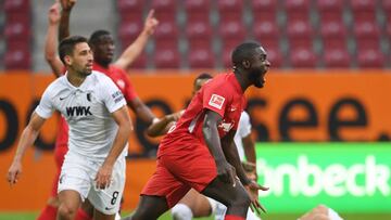 Leipzig&#039;s French defender Nordi Mukiele reacts during the German first division Bundesliga football match between FC Augsburg et RB Leipzig in Augsburg, Germany, on October 17, 2020. (Photo by ANDREAS GEBERT / POOL / AFP) / DFL REGULATIONS PROHIBIT A