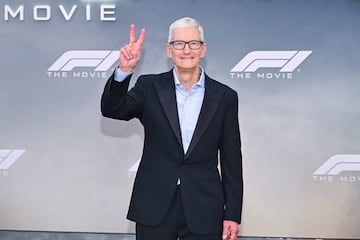 Tim Cook posa en la alfombra roja del preestreno de 'F1: La pel¨ªcula' celebrado en la ciudad de Nueva York.