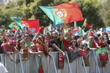 Los aficionados esperaban la llegada de la selección portuguesa.