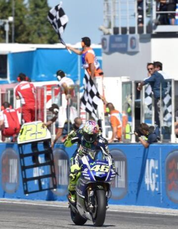 Valentino Rossi consigue la victoria en el GP de San MarinoI