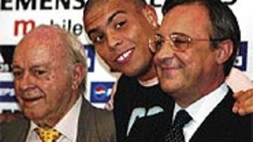 <B>ENTRE FLORENTINO Y DI STÉFANO</B>. Lleva 24 horas en Madrid y ya se siente uno más del madridismo. Su cara lo dice todo. Sonríe, disfruta y se siente feliz.