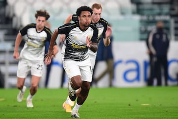 El estadounidense Weston McKennie hizo historia al debutar con la Juventus en el primer partido de la temporada 2020-21 en la Serie A.