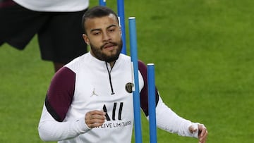 Rafinha, durante el entrenamiento previo a enfrentarse al Bar&ccedil;a en la Champions. 