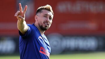 Héctor Herrera renovó su look y lucirá cabellera rubia