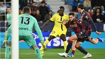 Villarreal's Ivorian forward #19 Nicolas Pepe, Levante's Spanish defender #06 Diego Pampin (2R) and Levante's Argentine defender #02 Matias Agustin Moreno (R) fight for the ball during the Spanish league football match between Levante UD and Villarreal CF at Ciutat de Valencia Stadium in Valencia on February 18, 2026. (Photo by JOSE JORDAN / AFP)