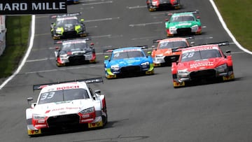 Coches de Audi durante la carrera del DTM en Brands Hatch 2019.