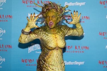 Heidi Klum asistió a su fiesta anual de Halloween, en el Hard Rock Hotel de Nueva York, vestida del monstruo mitológico de Medusa.