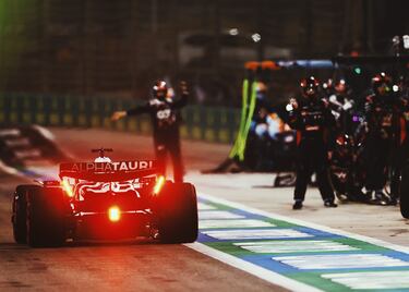 El piloto nacido en Uitwellingerga, Nyck de Vries, durante la carrera de Fórmula 1 del Gran Premio de Bahréin en el circuito de Sakhir.