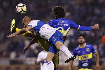 Sebastián Sáez anotó los dos goles de la UC frente a Everton.