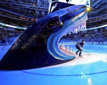 En la foto, Will Smith, de San Jose Sharks, salta a la pista de hielo para enfrentarse a Los Angeles Kings. Pese a la imagen y el nombre del jugador no nos encontramos ni ante el famoso actor de  Independence Day o El Príncipe de Bel Air ni frente a la película que catapultó a la fama a Steven Spielberg. El partido se saldó con triunfo angelino por 3 a 4.