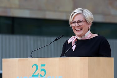 Forma de gobierno: República parlamentaria unitaria | Tómasdóttir es una empresaria y política independiente de ideología socialdemócrata. Ocupa el cargo desde 2024, siendo la segunda mujer en ocuparlo después de Vigdís Finnbogadóttir. 