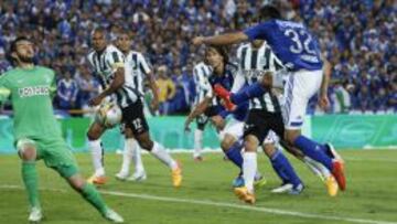 Millonarios tuvo opciones claras que atajó Vargas.