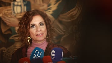 La vicepresidenta primera del Gobierno y ministra de Hacienda, María Jesús Montero, durante la atención a los medios. A 12 de diciembre de 2025, en Sevilla (Andalucía, España). La vicepresidenta primera del Gobierno y ministra de Hacienda, María Jesús Montero, ha presidido el acto de entrega de la XXI edición de los premios Plaza de España que concede la Delegación del Gobierno en Andalucía con motivo del aniversario de la Constitución.
12 DICIEMBRE 2025
Rocío Ruz / Europa Press
12/12/2025