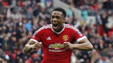 A última hora del mercado de fichajes de 2015 llegó Anthony Martial al Manchester United procedente del Mónaco por 60 millones de euros. El fichaje trajo mucha polémica por el elevado precio y porque no ha terminado de explotar.