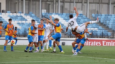 El Castilla de Arbeloa salva un empate en el último suspiro ante el Mestalla