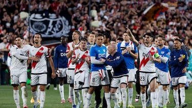 Los jugadores del Rayo celebran su victoria ante el AEK.