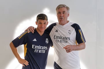 Ancelotti y Fran García durante el reconocimiento médico en el Hospital Universitario Sanitas La Moraleja-Edificio Ana de Austria.