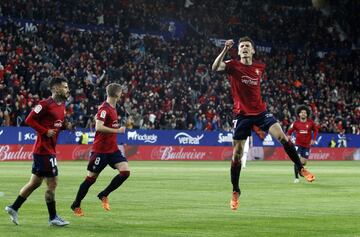 1-1. Ante Budimir celebra el primer gol.