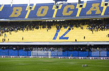 El partido de ida de la final de la Copa Libertadores entre Boca Juniors y River Plate ha tenido que ser suspendido debido a las fuertes lluvias.