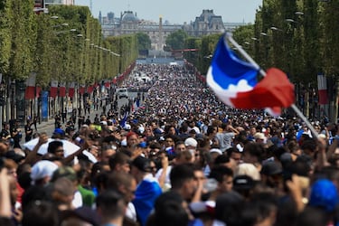 Where are the parades and celebrations of soccer titles in France?