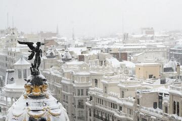 El centro de la capital del España cubierta de nieve. 